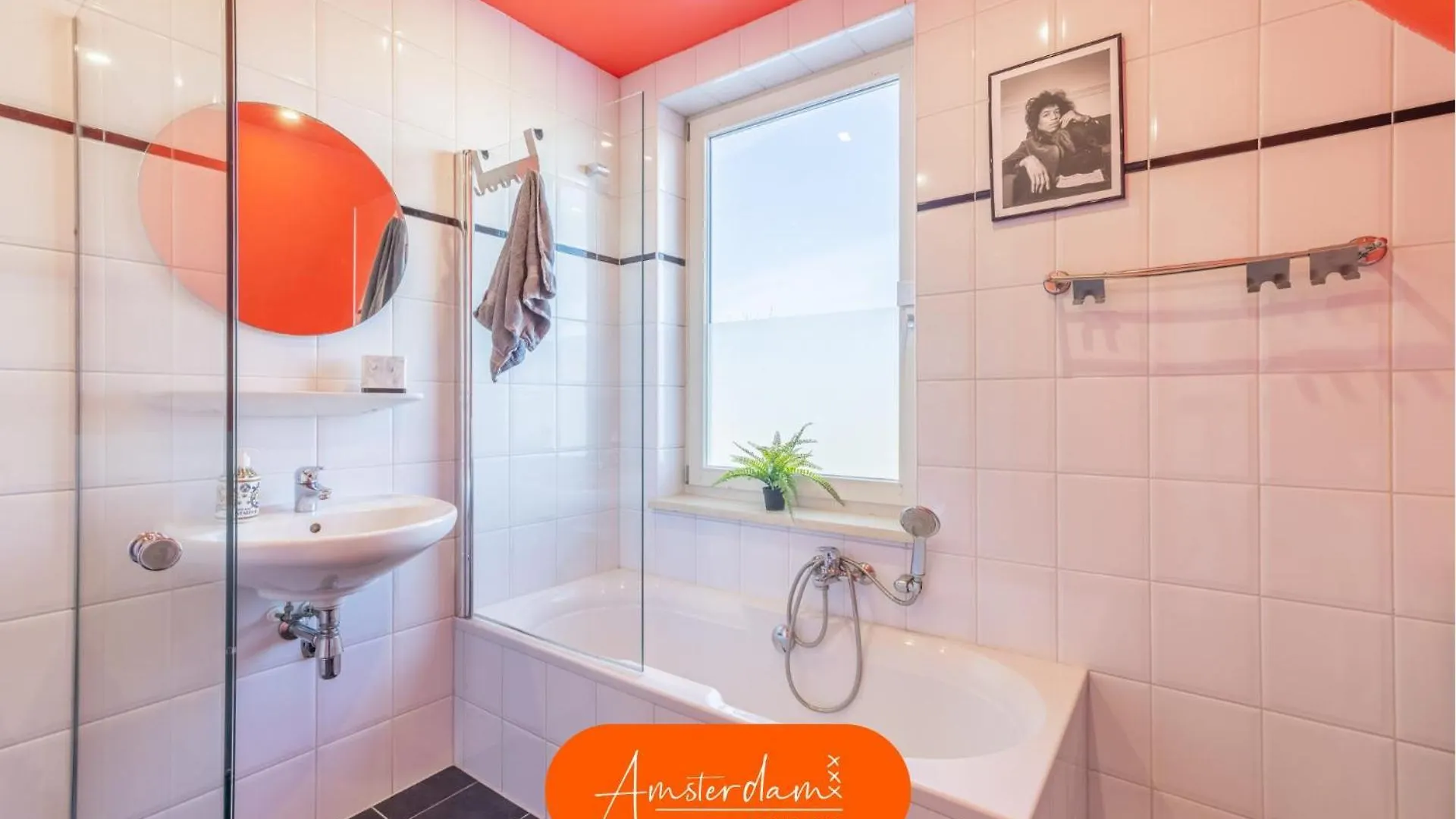 Amsterdam Group Stay - Jacuzzi, Sauna & Cinema Zwanenburg 0*,  Pays-Bas